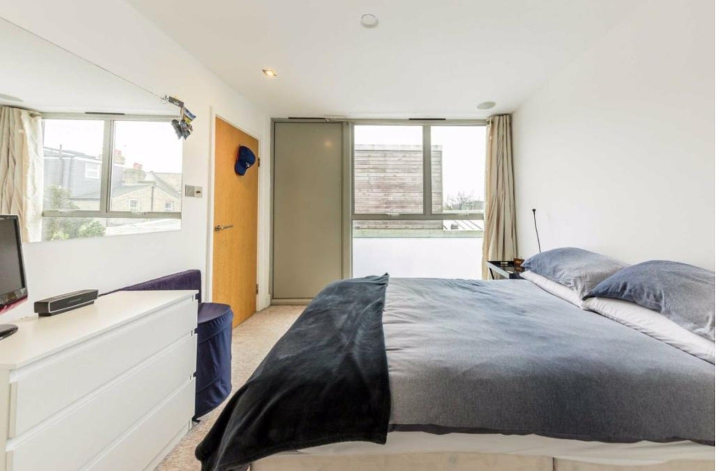 House Manuka Close in Greater London