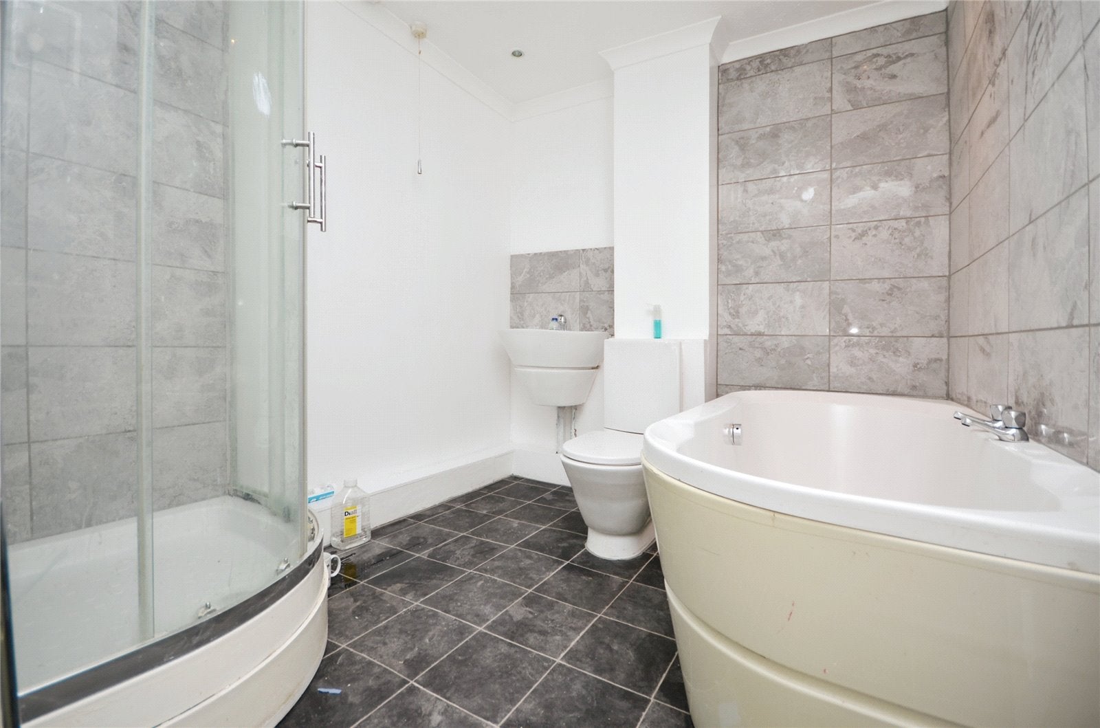House Lucerne Way in Greater London