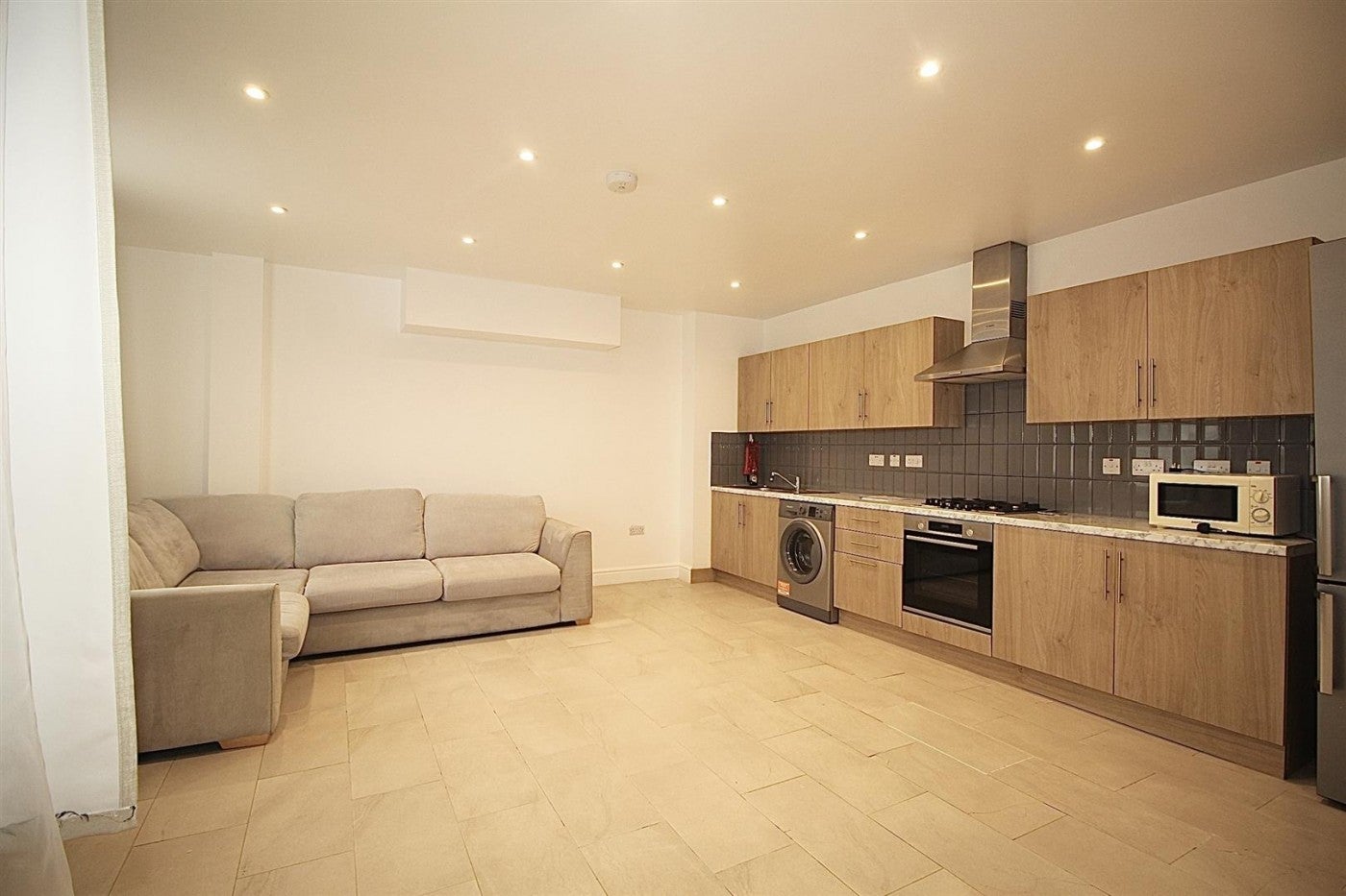 Flat Kimberley Gardens in Greater London