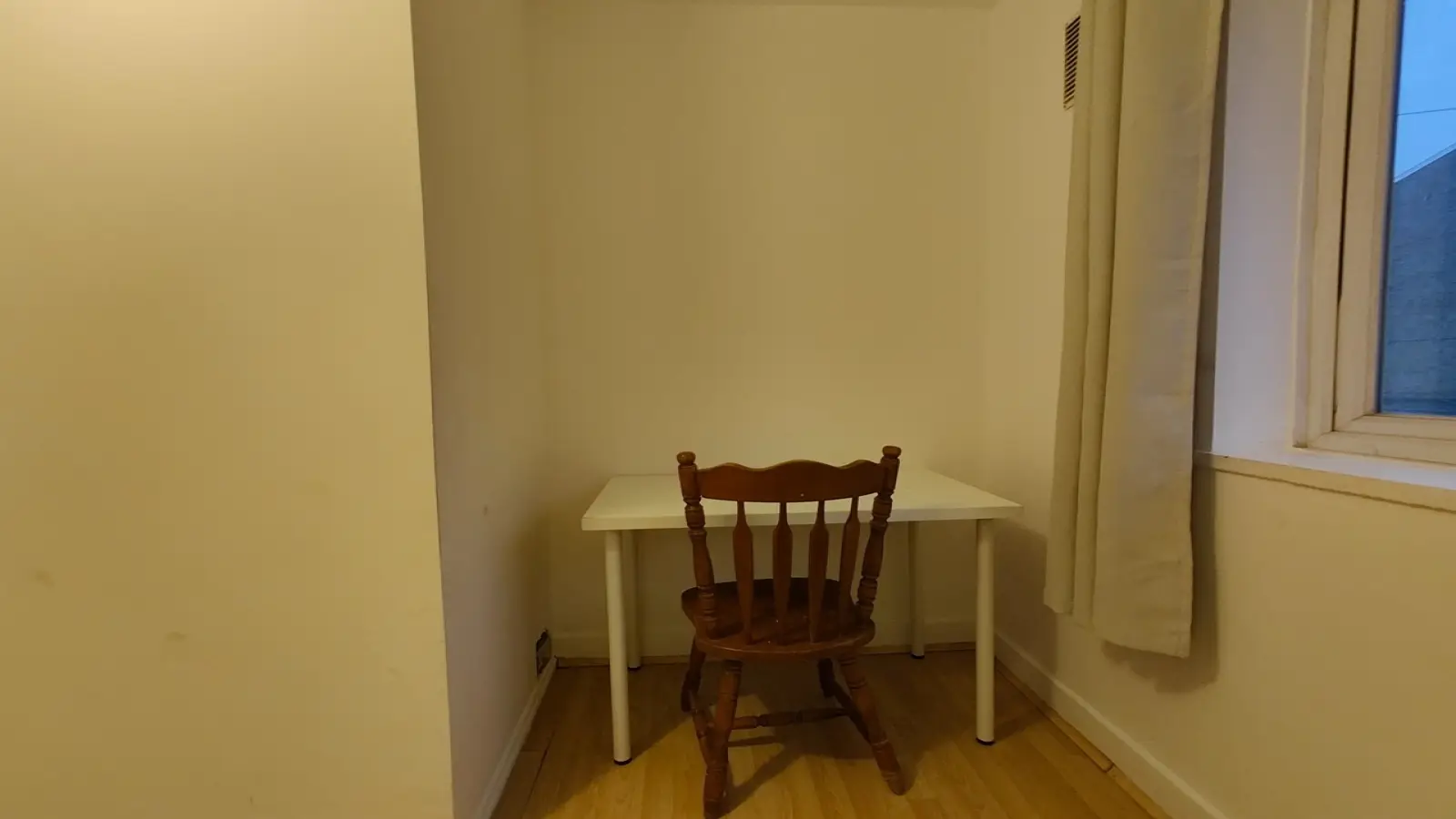 Flat Strattondale Street in Greater London