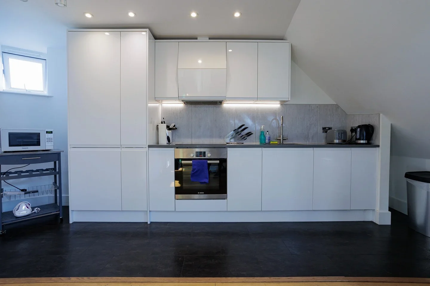 Flat Fife Road in Greater London