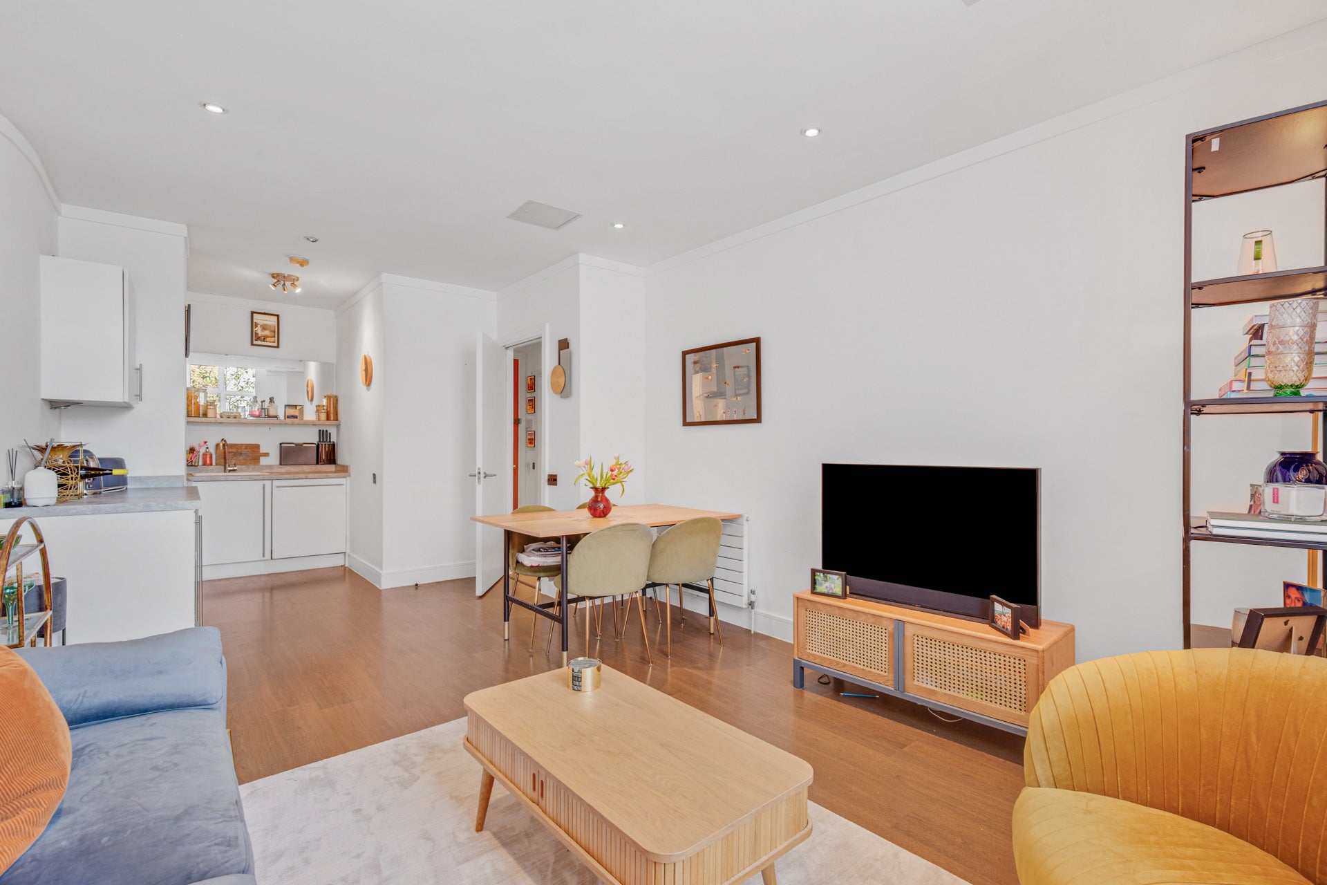 Flat Upper Richmond Road in Greater London