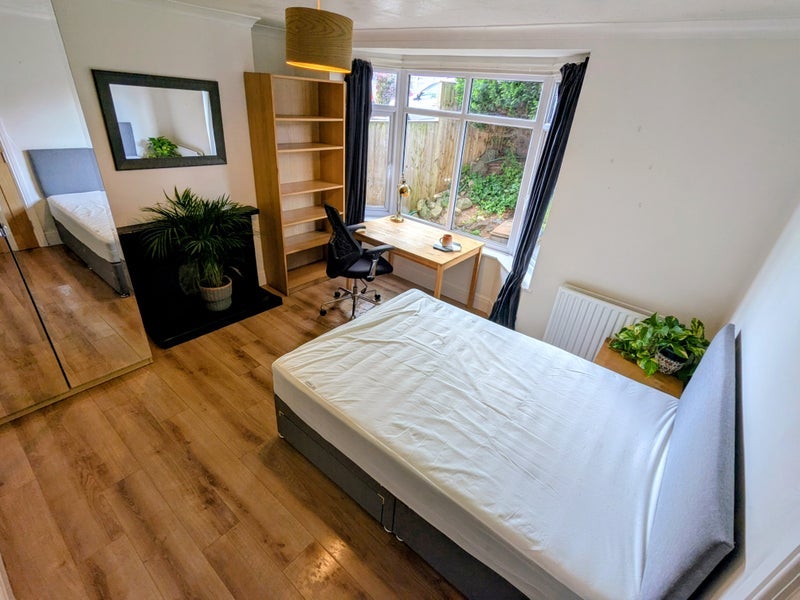 Room Dormer Road in Bristol