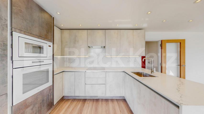 Flat Iverson Road in Greater London