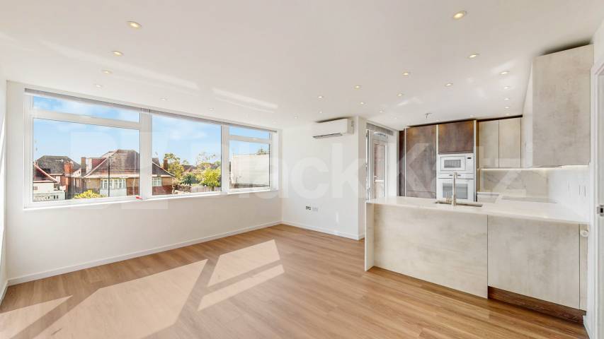 Flat Iverson Road in Greater London
