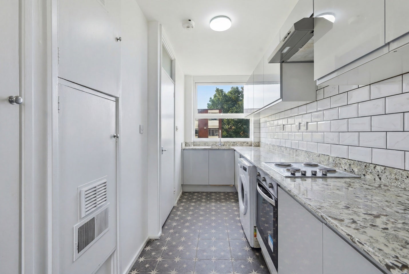 Flat Brooksby's Walk in Greater London