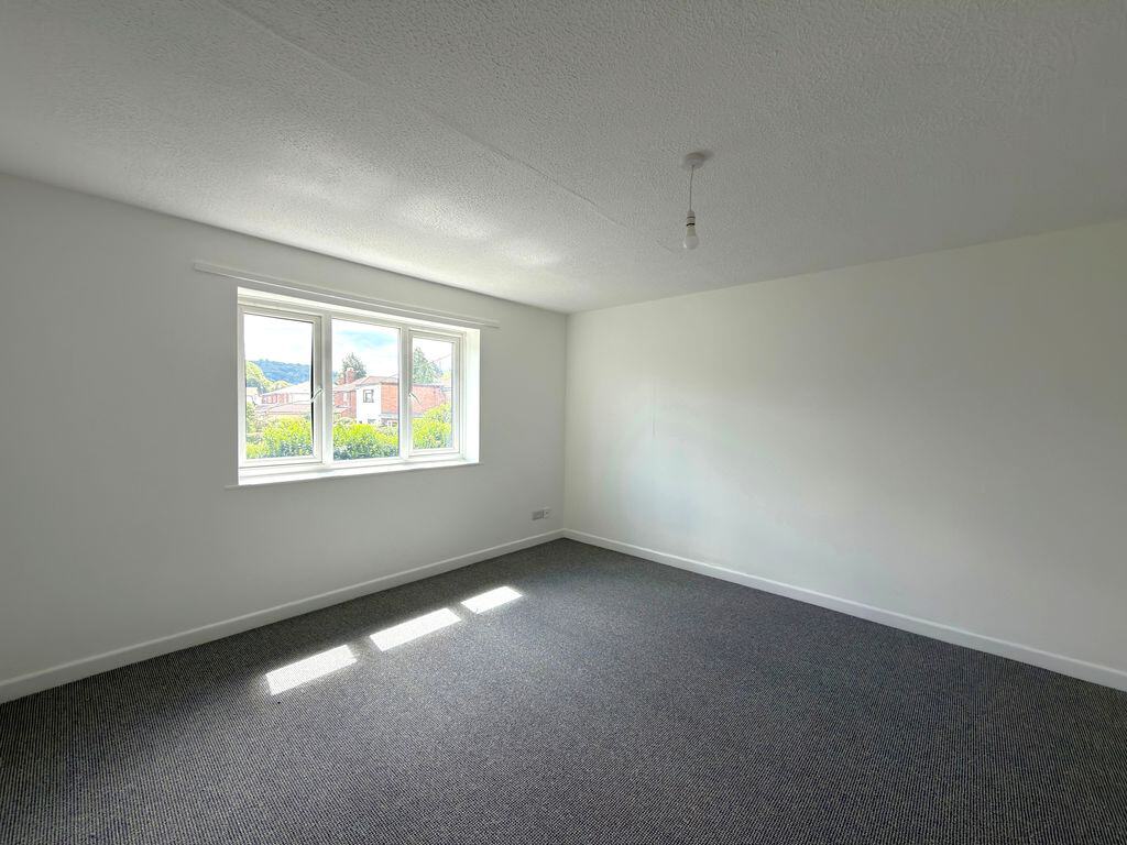Flat Seymour Road in Gloucester