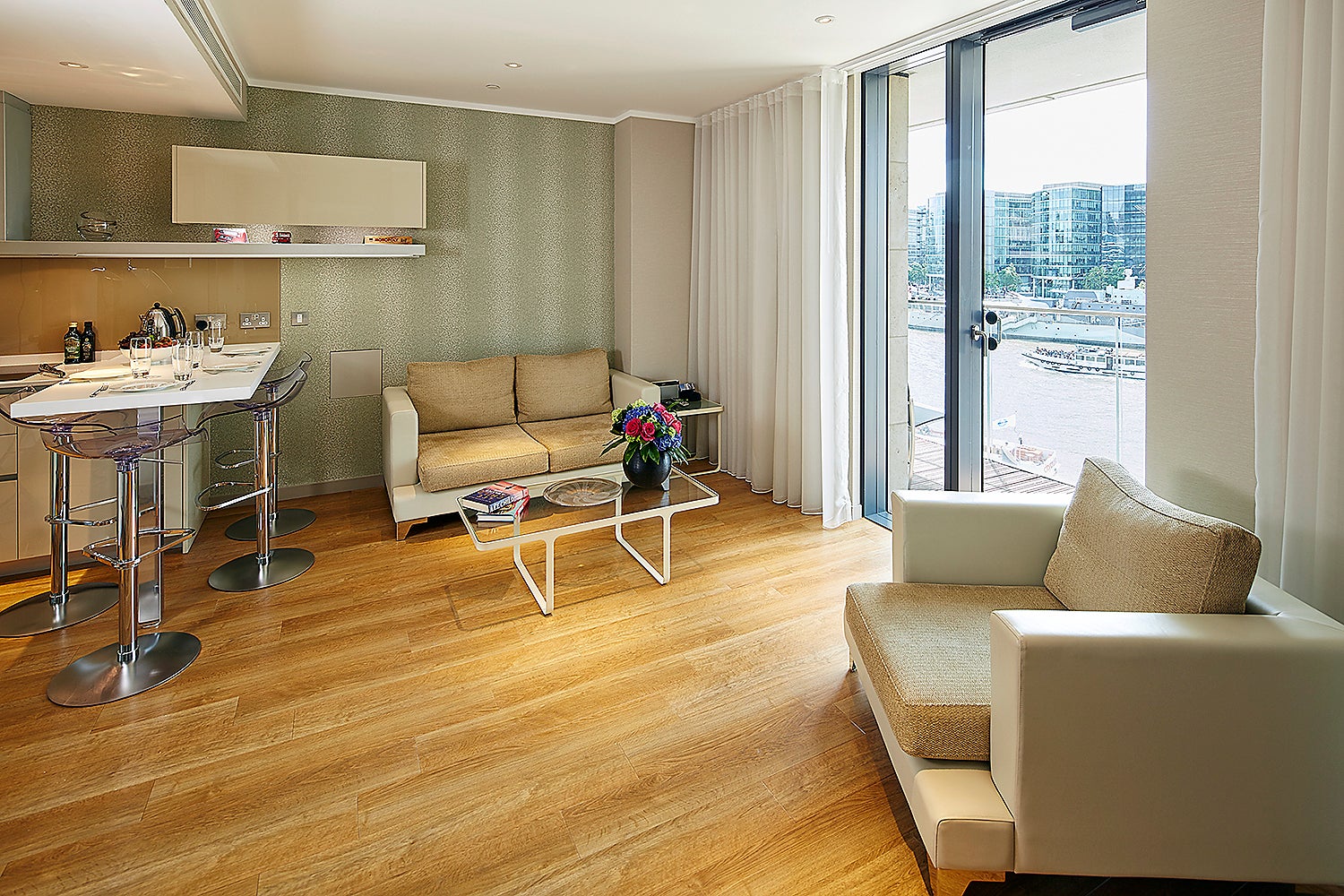 Flat Sugar Quay Walk in City of London