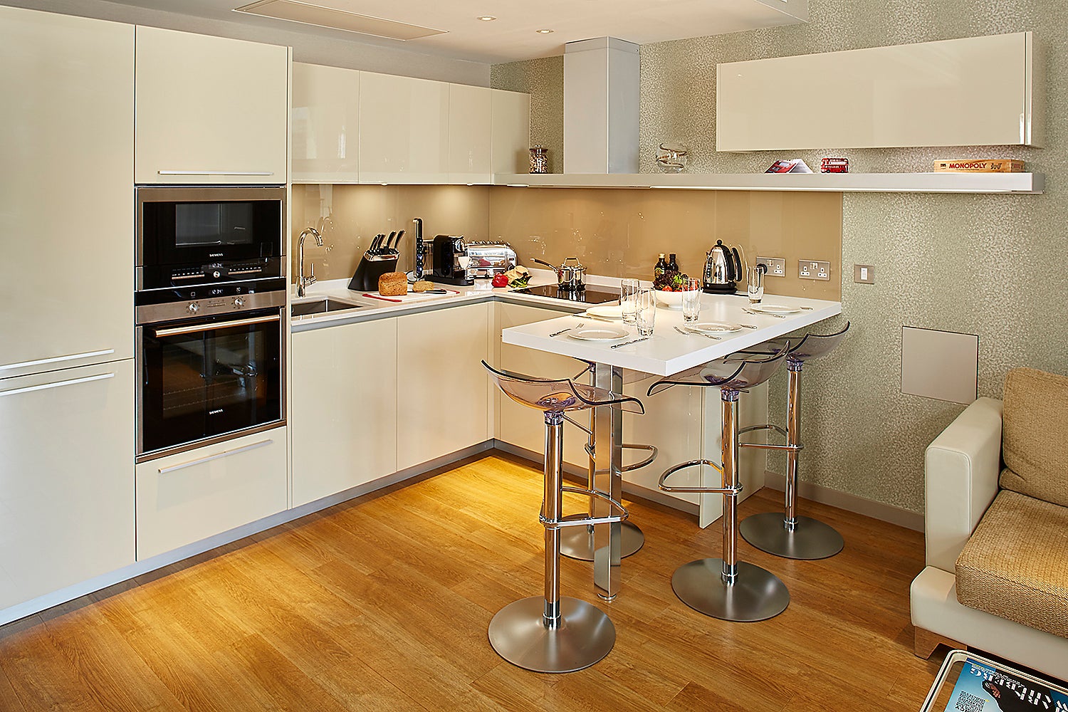 Flat Sugar Quay Walk in City of London