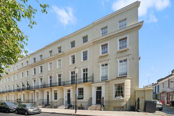 House Norland Square in Greater London