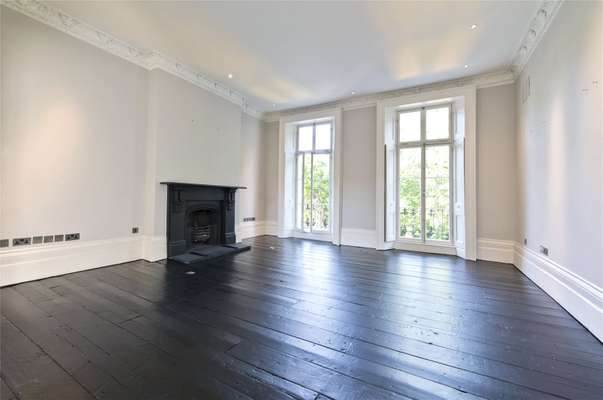 House Norland Square in Greater London