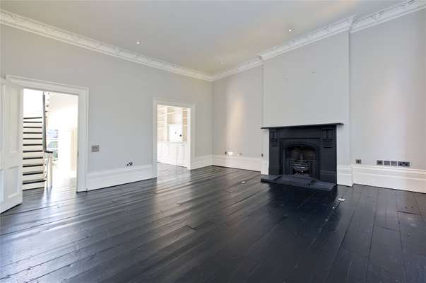 House Norland Square in Greater London