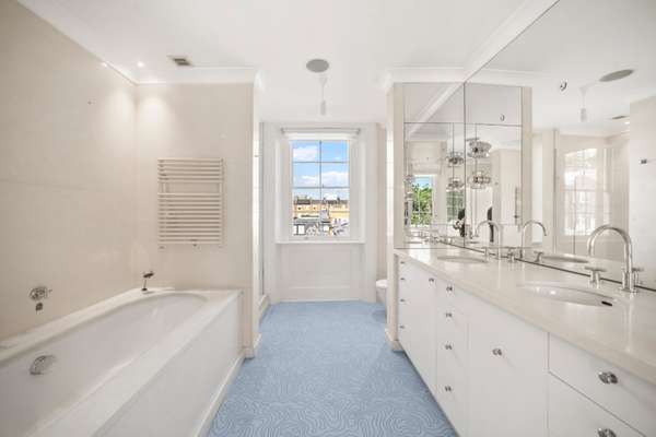 House Norland Square in Greater London