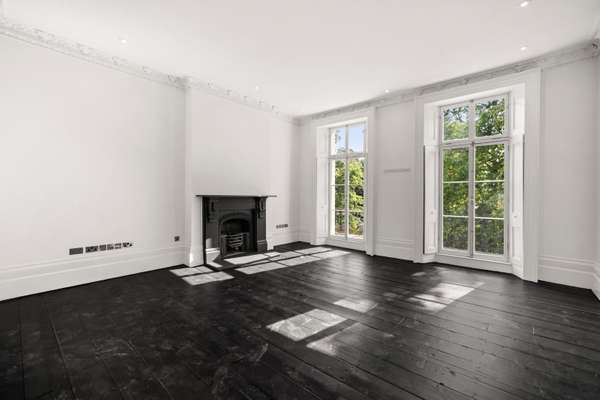 House Norland Square in Greater London