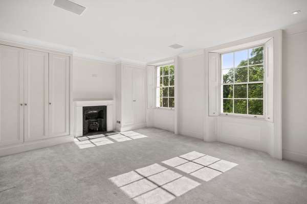 House Norland Square in Greater London