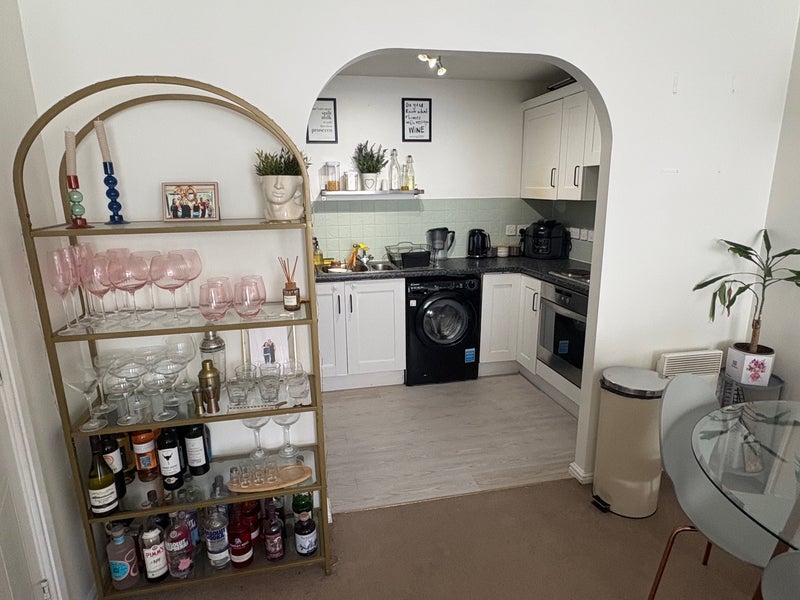 Room Morrish Road in Greater London