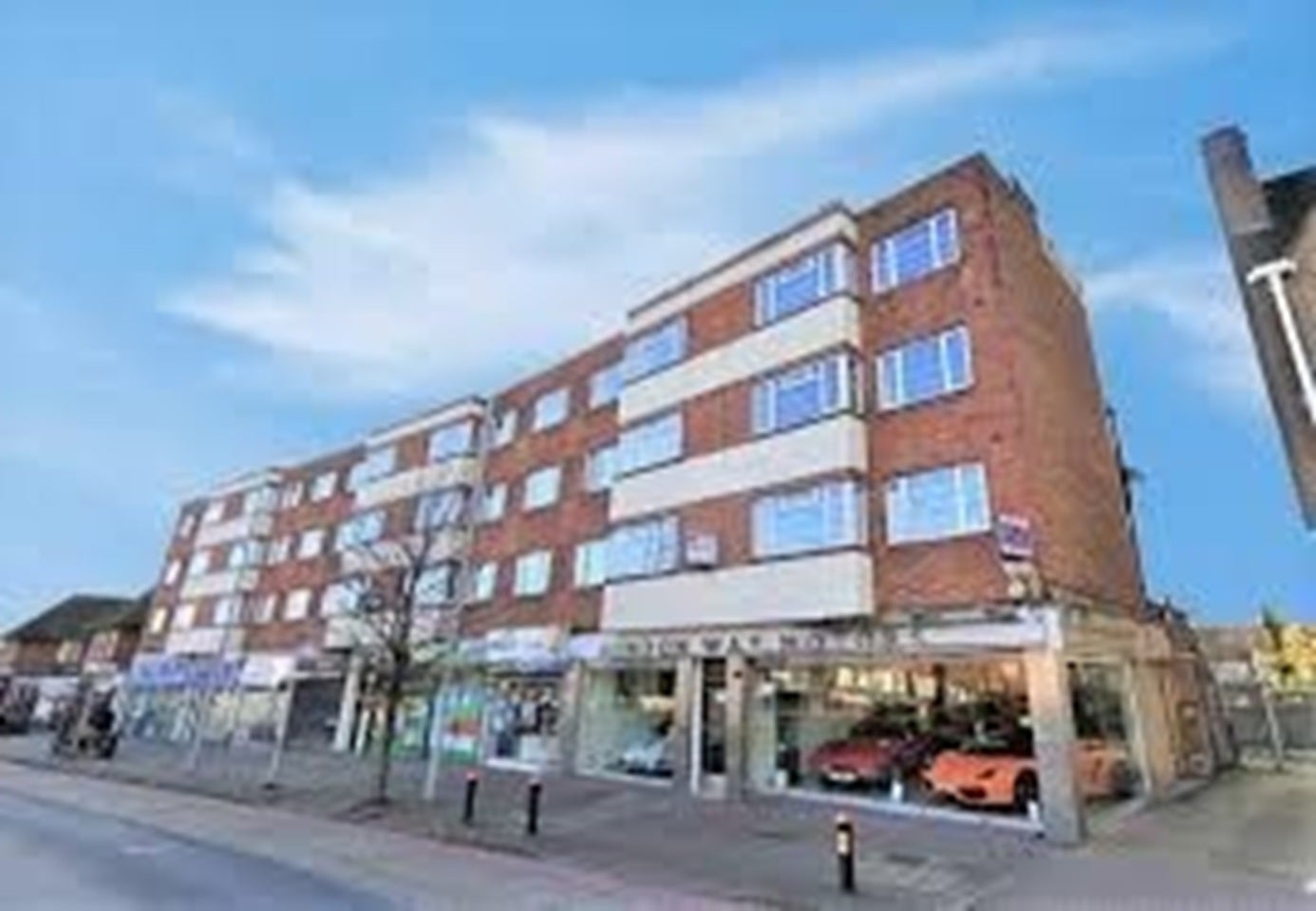 Flat Hendon Way in Greater London