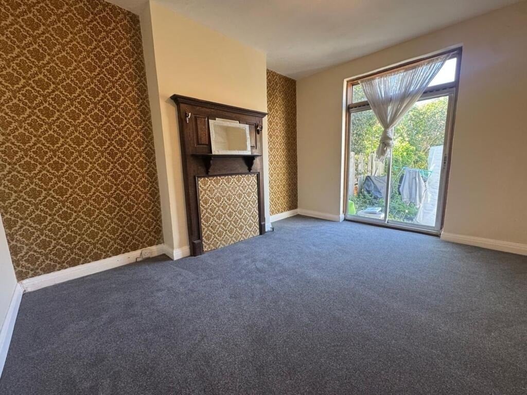Room Carnforth Road in Greater London