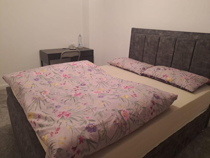 Room Broadway Close in Trafford