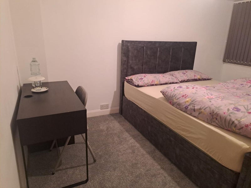 Room Broadway Close in Trafford