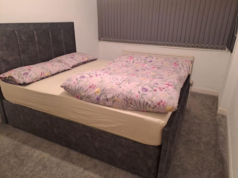 Room Broadway Close in Trafford