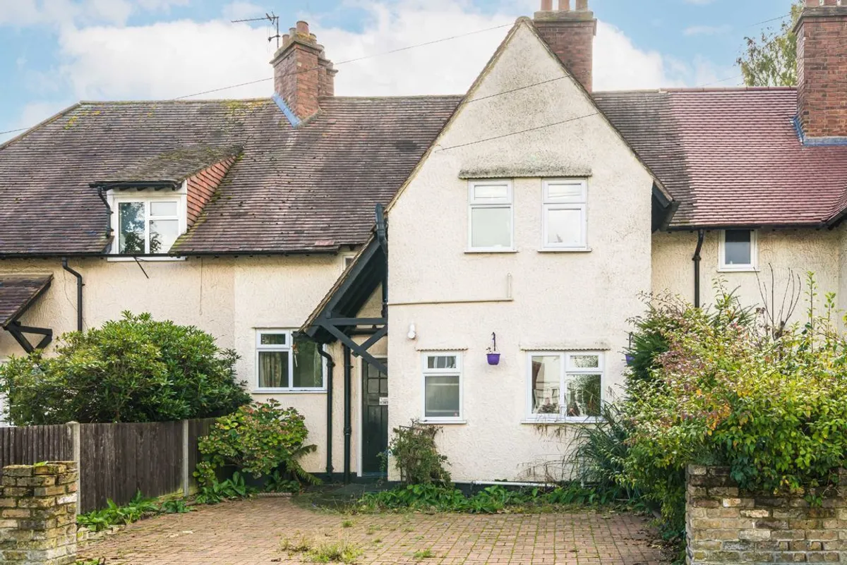 House Mays Road in Greater London
