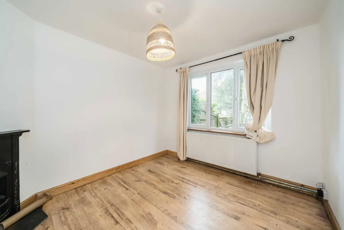 House Mays Road in Greater London