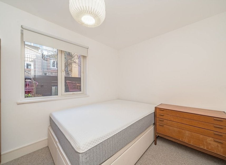 Flat Brownlow Mews in Greater London