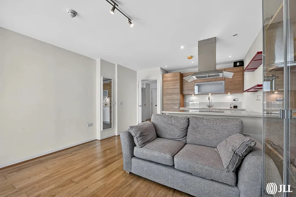Flat Chimney Walk in Greater London