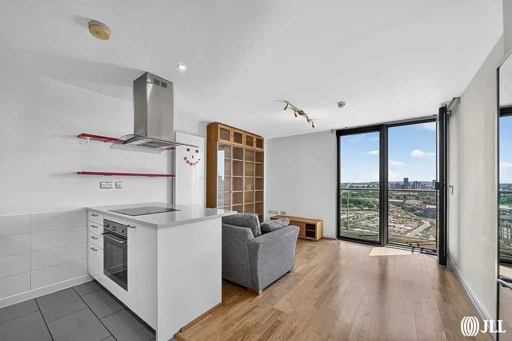 Flat Chimney Walk in Greater London