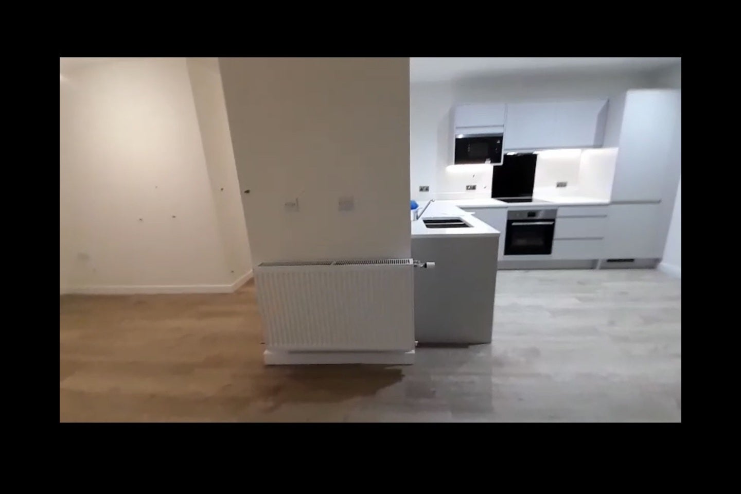 Flat Teale Street in Greater London