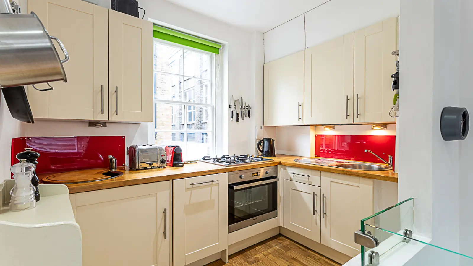 Flat Brewhouse Yard in Greater London