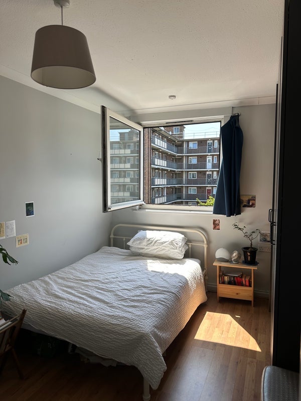 Room Gernon Road in Greater London