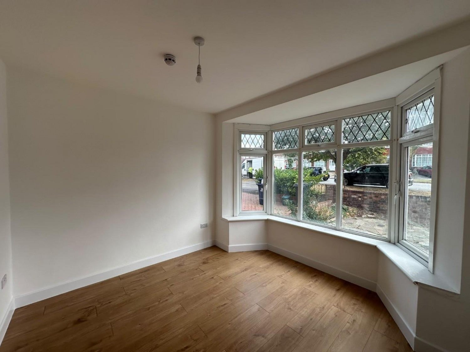 House Whitton Avenue East in Greater London