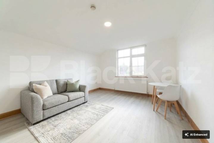 Flat Iverson Road in Greater London