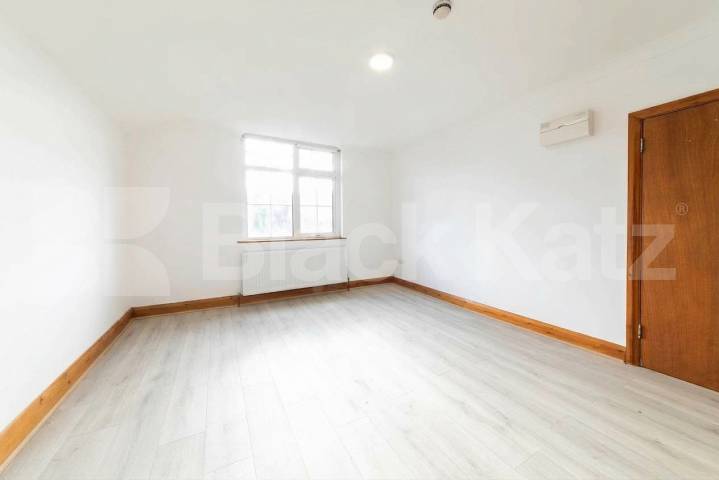 Flat Iverson Road in Greater London