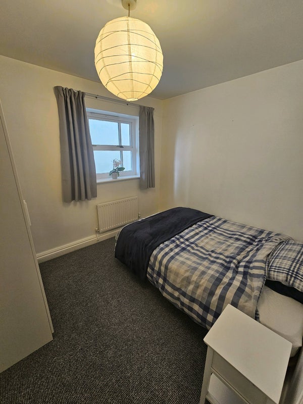 Room Ashgrove Road in Bristol