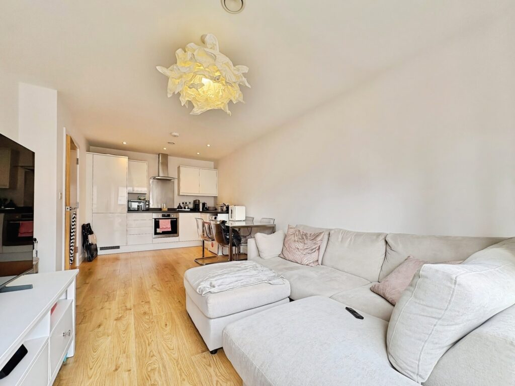Flat Knoll Walk in Surrey Heath