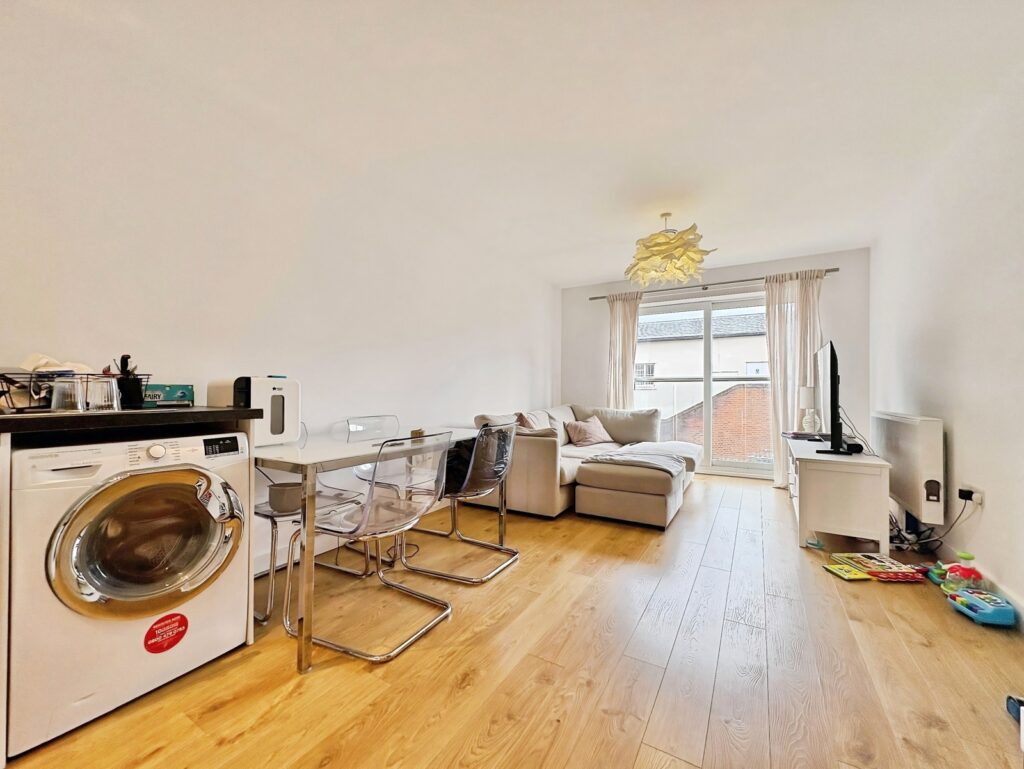 Flat Knoll Walk in Surrey Heath