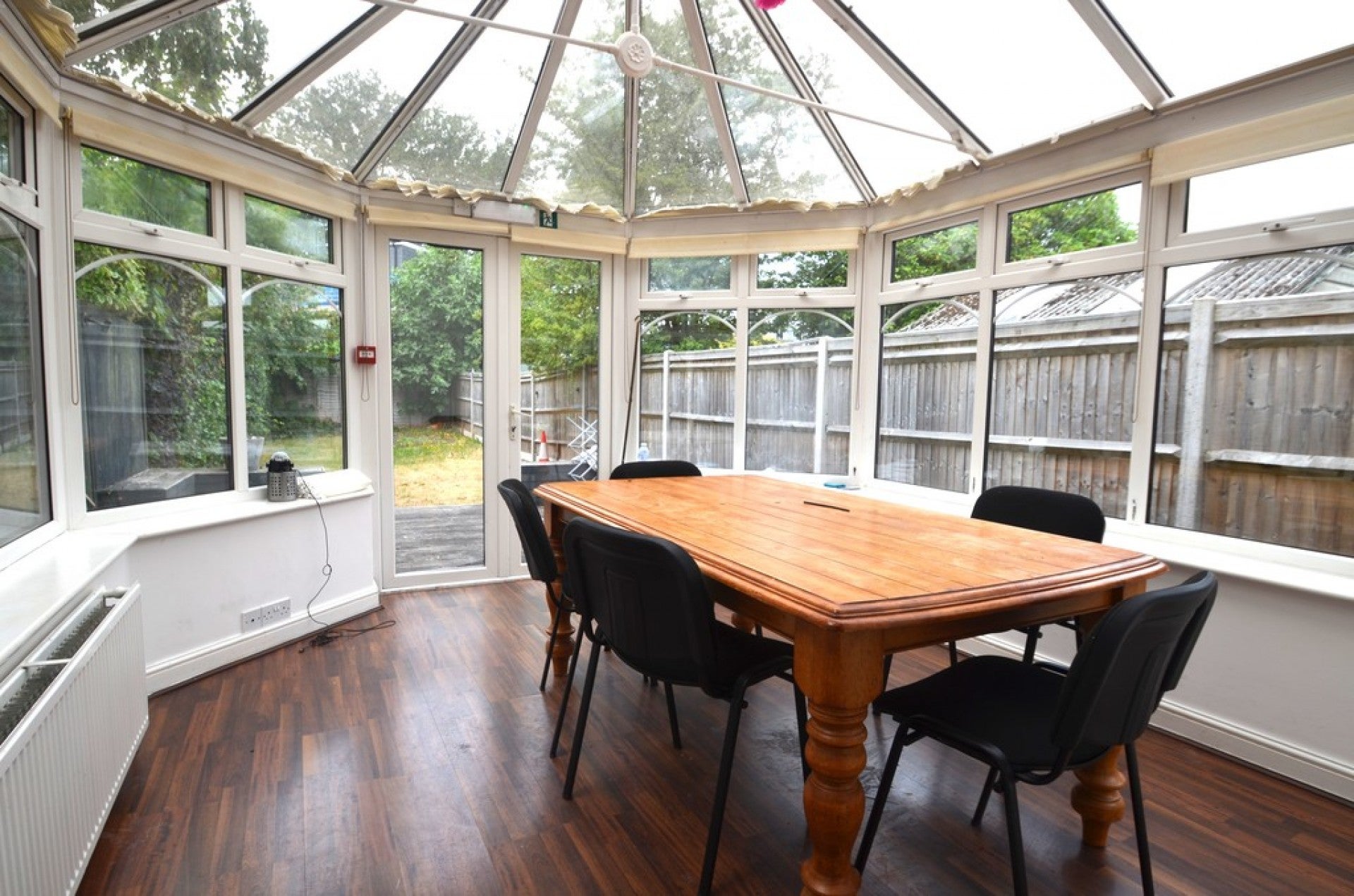 Room Bagshot Road in Borough of Runnymede