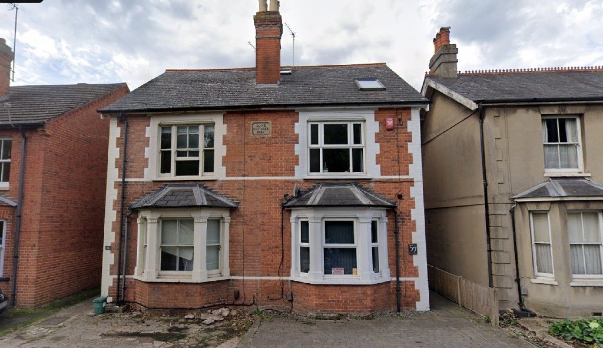 Room Bagshot Road in Borough of Runnymede