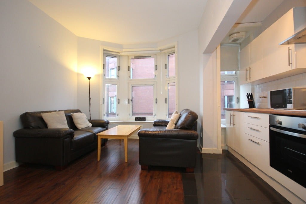 Flat Dumbarton Road in Glasgow