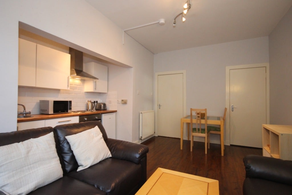 Flat Dumbarton Road in Glasgow