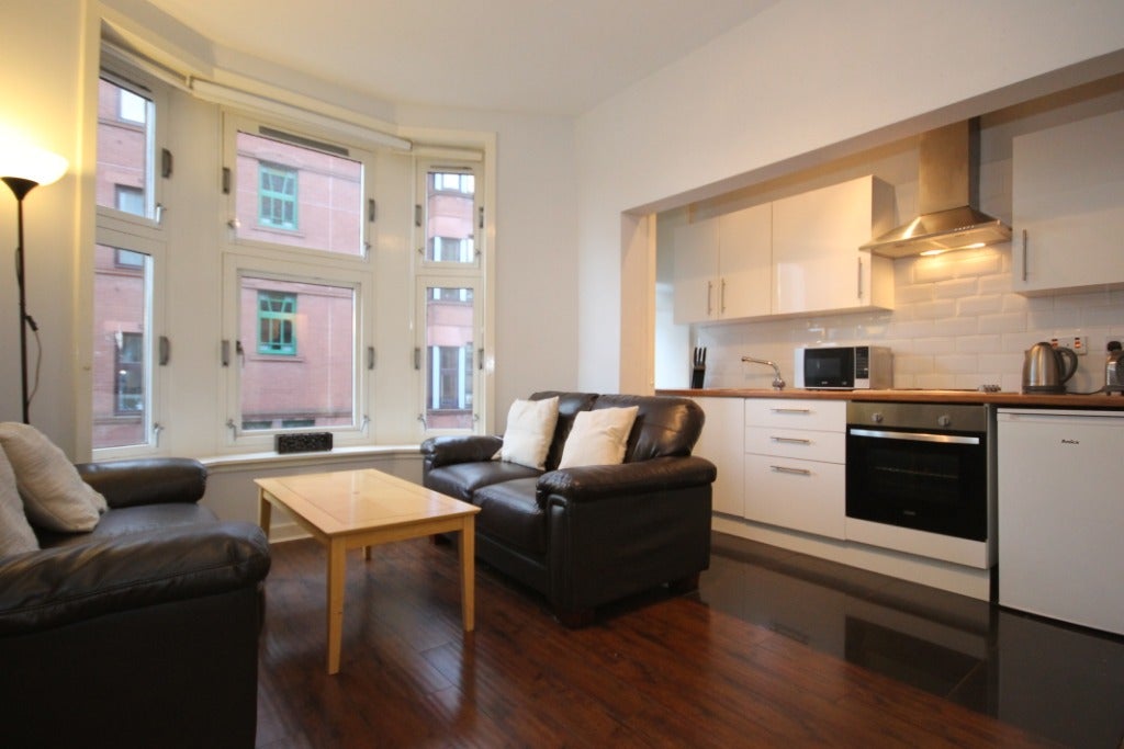 Flat Dumbarton Road in Glasgow