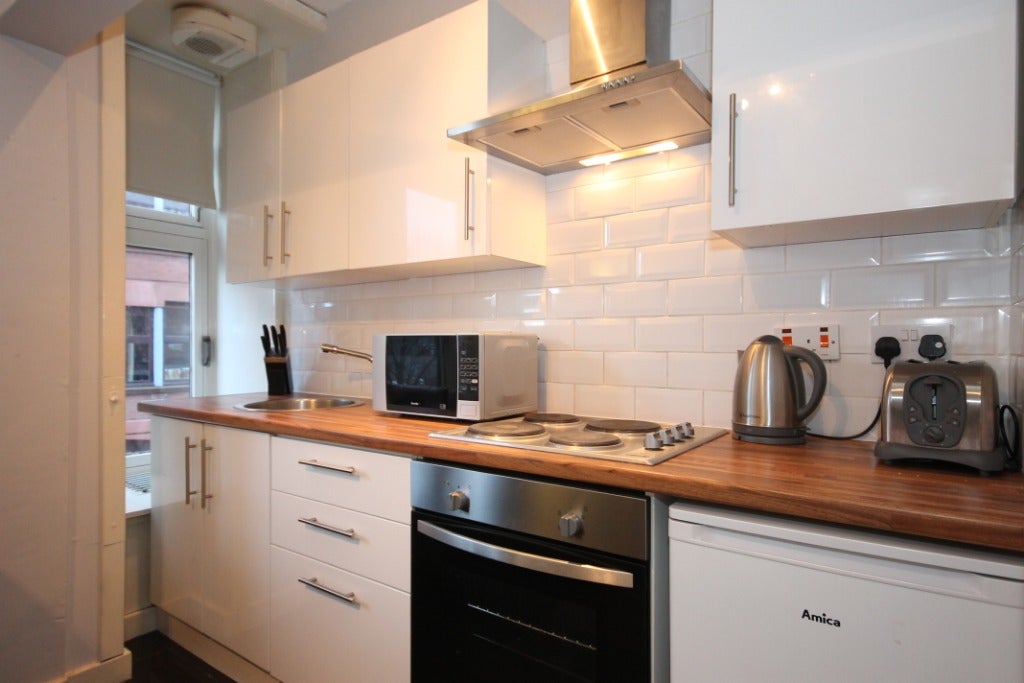 Flat Dumbarton Road in Glasgow