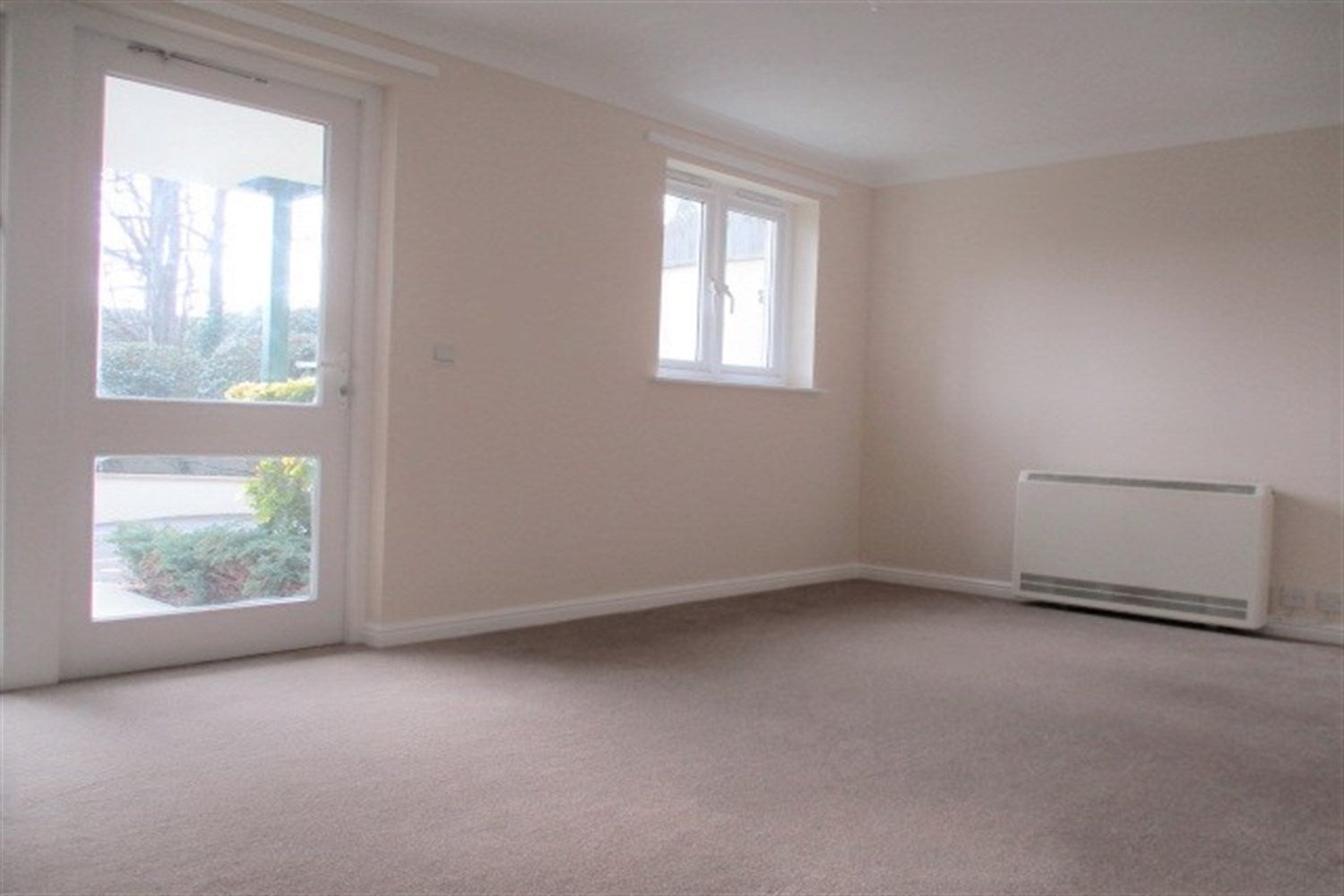 Flat Watton Gardens in Bridport