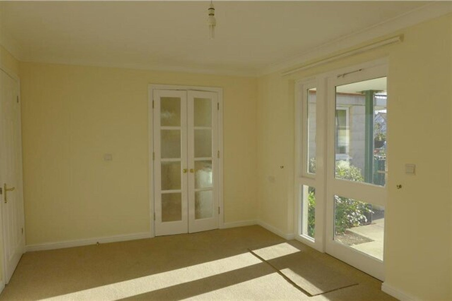 Flat Watton Gardens in Bridport