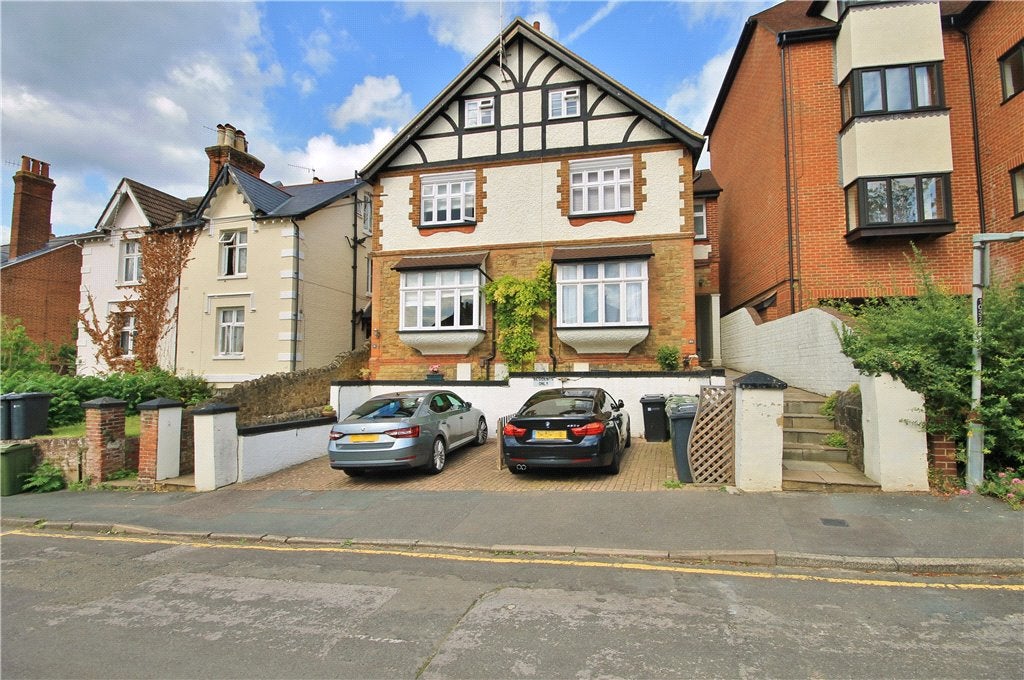 Flat Baillie Road in Guildford