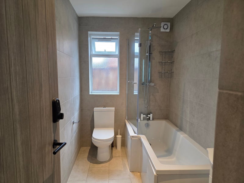 Room Parkhill Road in Greater London
