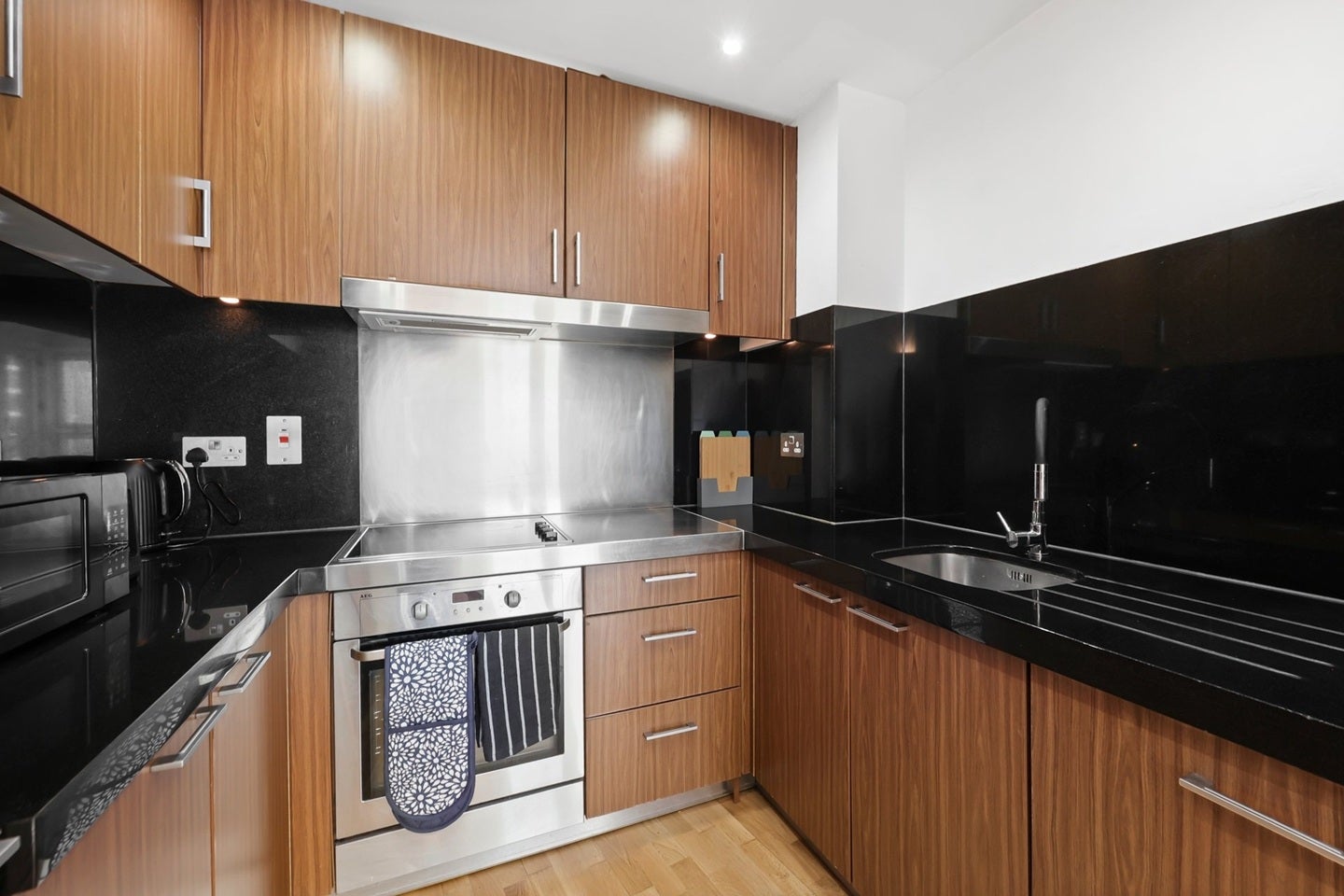Flat Fairmont Avenue in Greater London